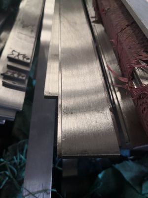 304 Polski płaski pręt ze stali nierdzewnej 2 * 45 mm 3 * 50 mm SUS304 Prostokątna powierzchnia 2b Powierzchnia